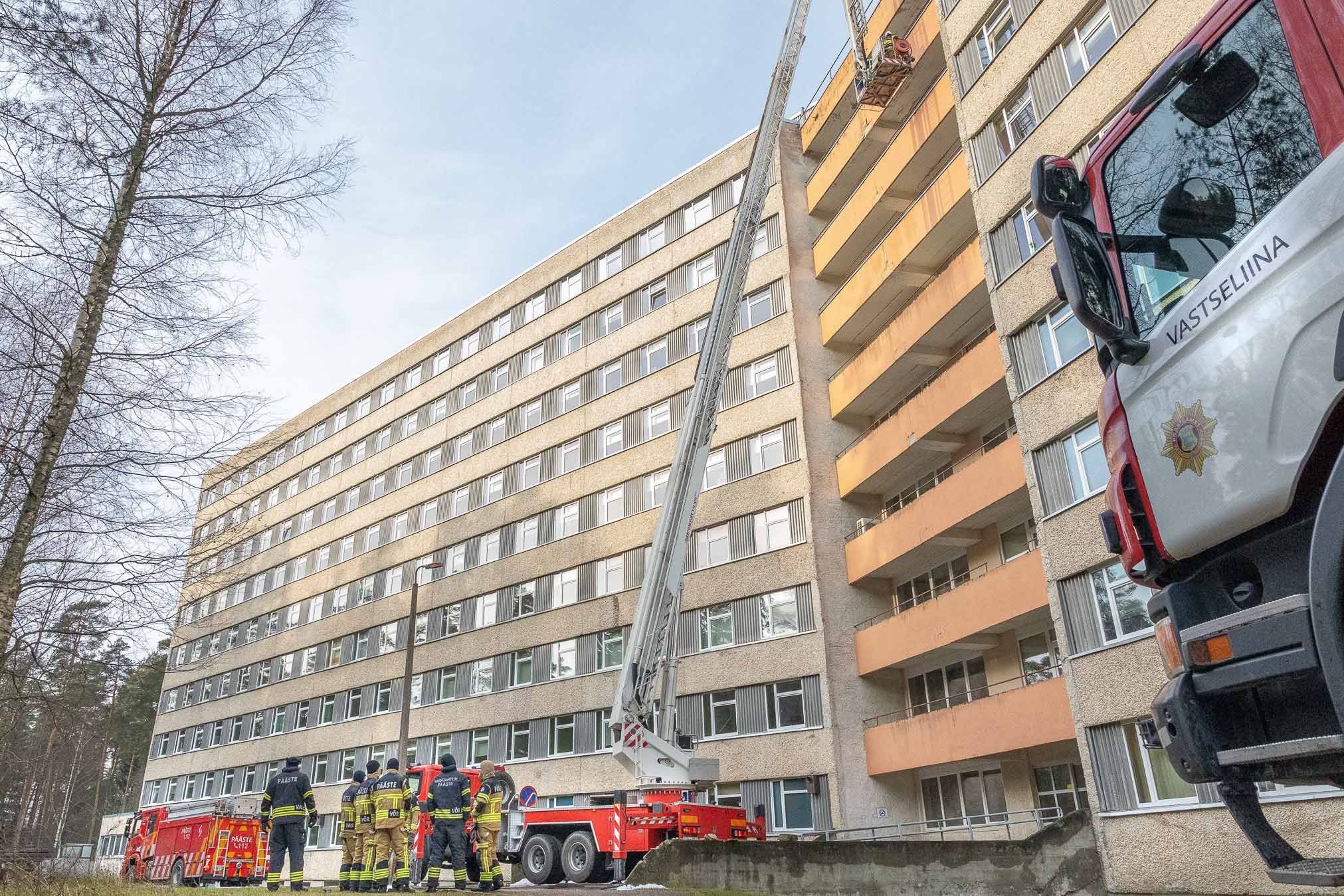 Omaette tunnetuse annab masina paikapanek ja korvtõstuki üles saamine. Selline läbiharjutamine annab reaalseks sündmuseks väärt kogemustepagasi. FOTOD: Aigar Nagel